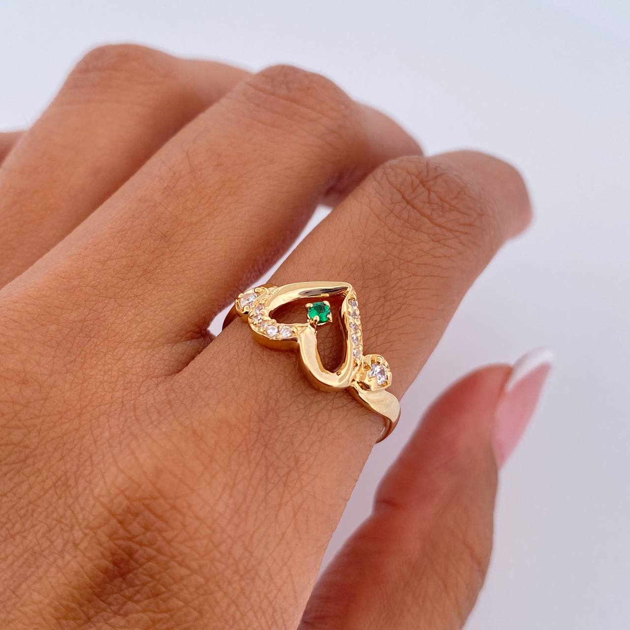 Heart Ring 2.05gr / Size 7 1/2 / Green and White Zirconia 18K Gold &