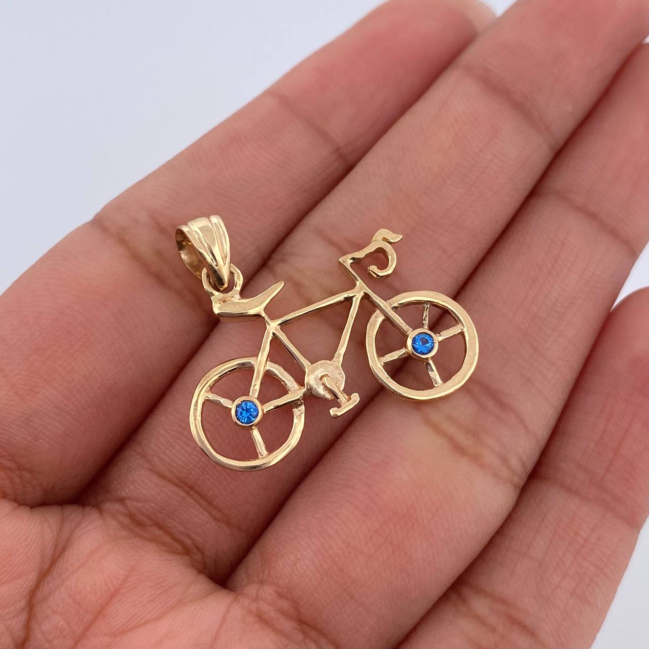 Pendant Bicycle 2.5gr / 1.0in / Blue Zirconia 18K Gold &
