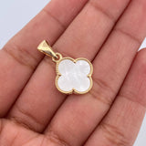 Pendant Clover 1.85gr / 0.9in / White Mother-of-Pearl 18K Gold &