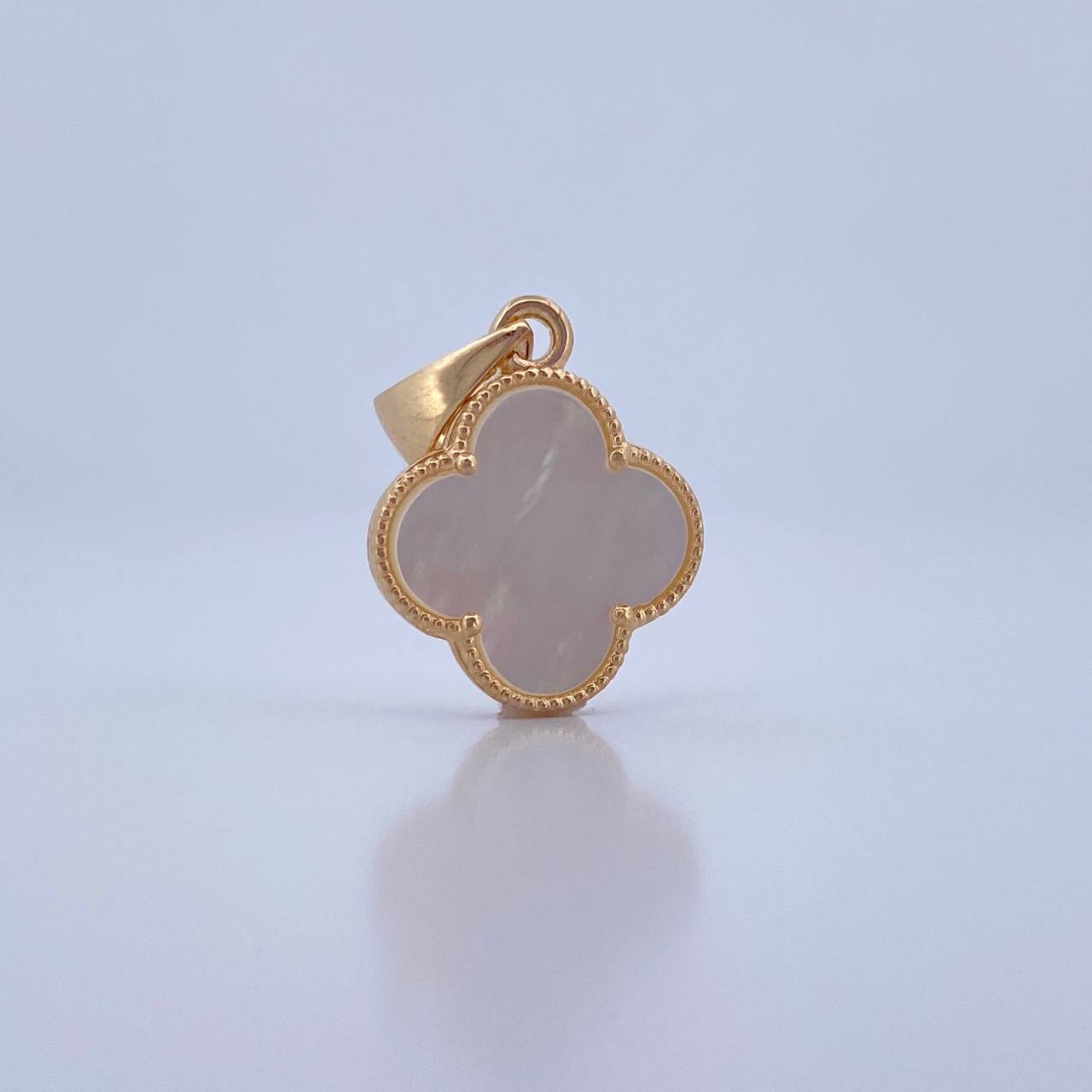 Pendant Clover 1.85gr / 0.9in / White Mother-of-Pearl 18K Gold &