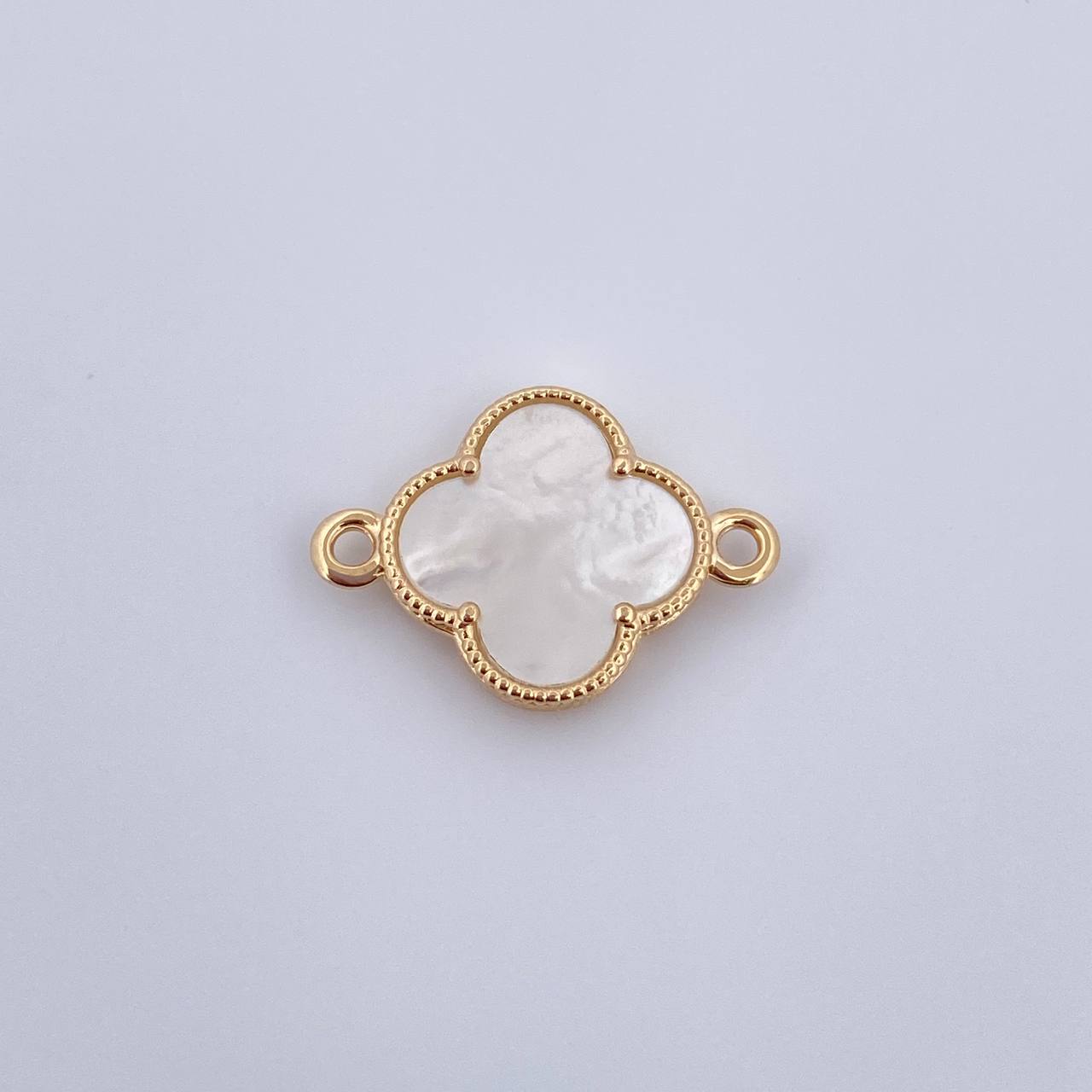 Charm Clover 1.75gr / 0.8in / White Mother-of-Pearl 18K Gold &