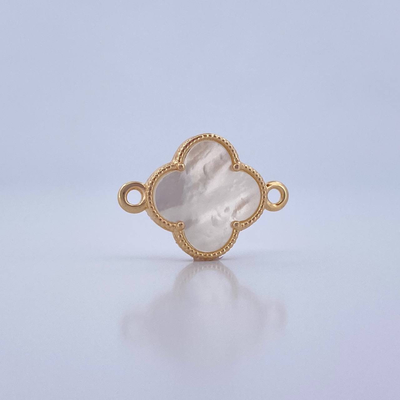 Charm Clover 1.75gr / 0.8in / White Mother-of-Pearl 18K Gold &