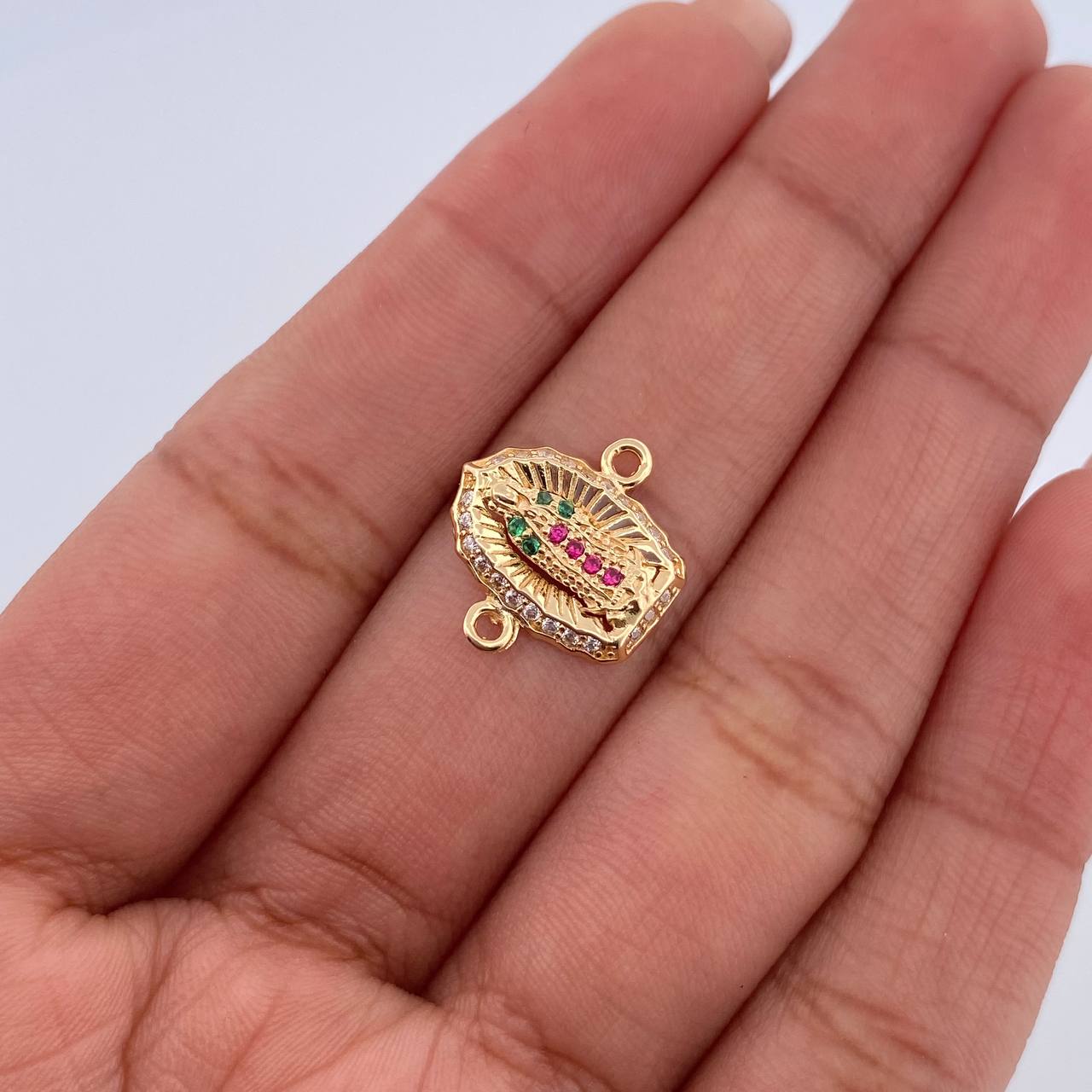 Herraje Virgen Guadalupe 1.15gr / 1.5cm / Circones Fucsias Verdes Blancos Oro Amarillo 18K &