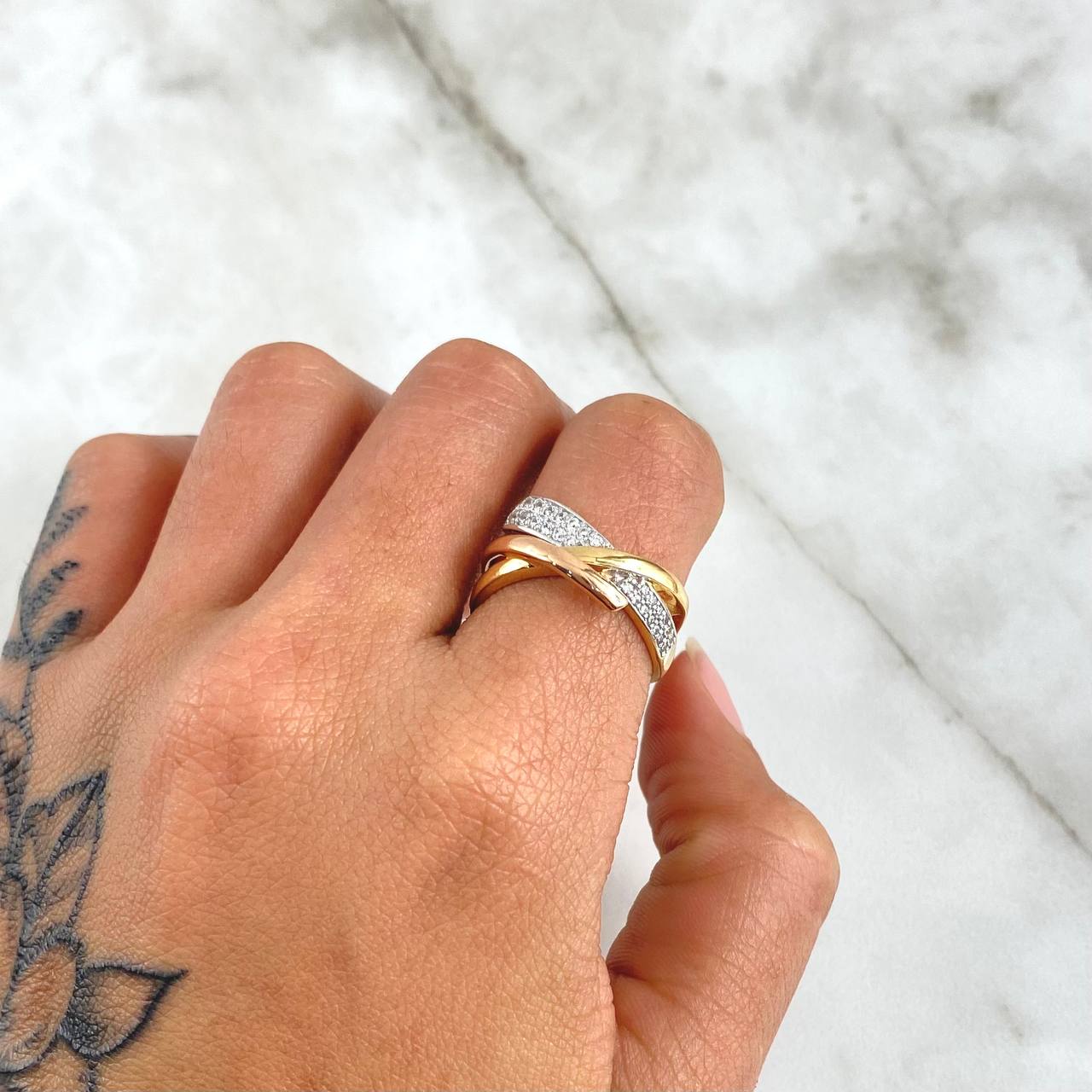 Rustic Triple Line Ring 4.65gr / Size 6 3/4 / White Zircons Three 18K Golds *