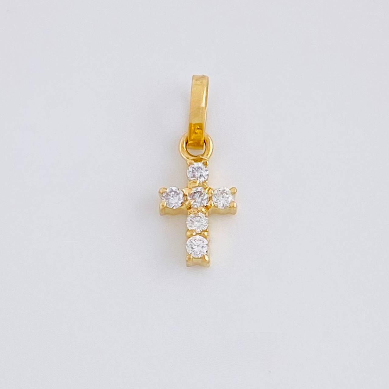 Dije Cruz Diamantes 8 Pts 0.4 g / 1/2 in Oro Amarillo 18K