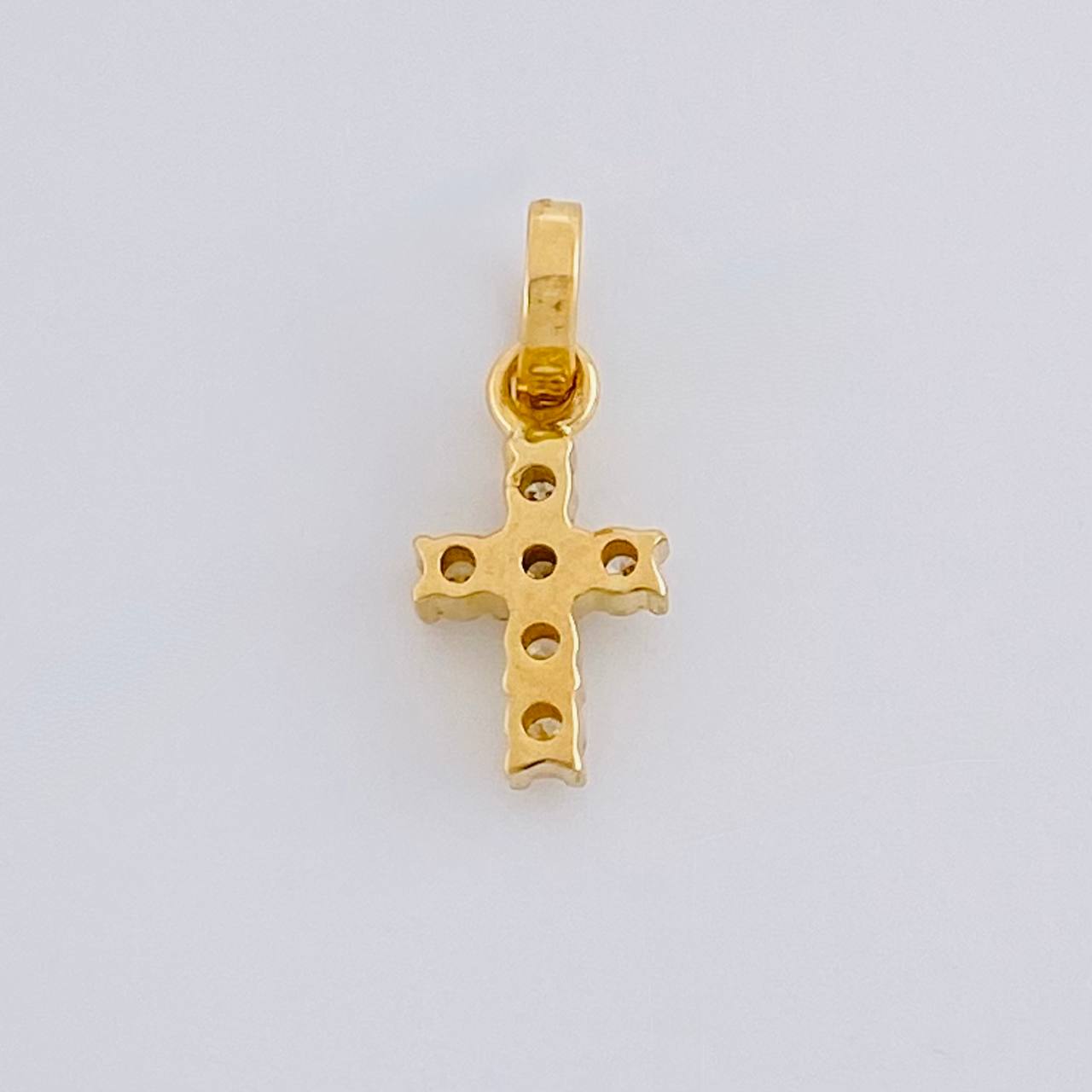 Dije Cruz Diamantes 8 Pts 0.4 g / 1/2 in Oro Amarillo 18K