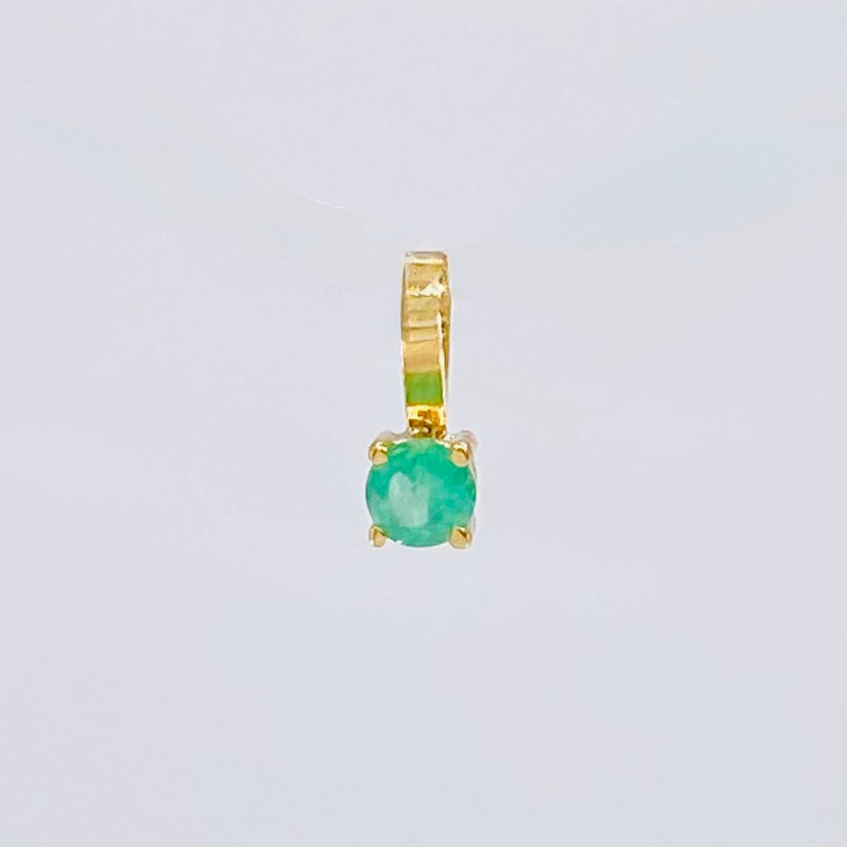 Pendant Four Claws Emerald 8 Pts 0.15 g / 1/4 in Yellow Gold 18K