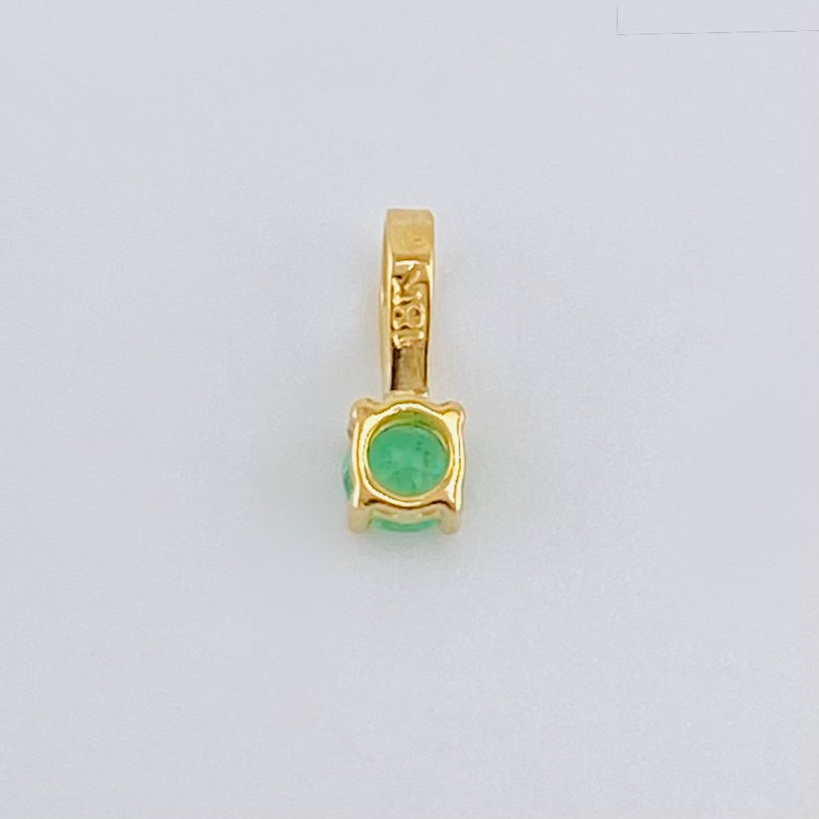 Pendant Four Claws Emerald 8 Pts 0.15 g / 1/4 in Yellow Gold 18K