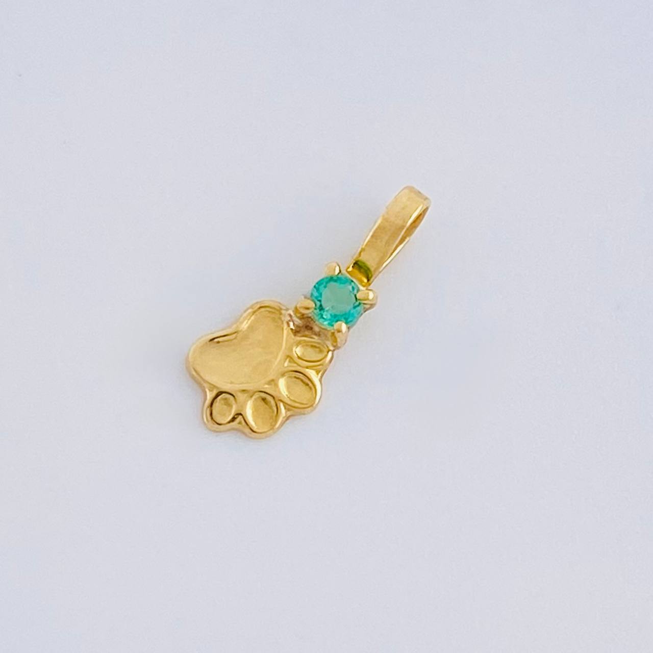 Dije Huella Esmeralda 3 Pts 0.2 g / 1/2 in Oro Amarillo 18K