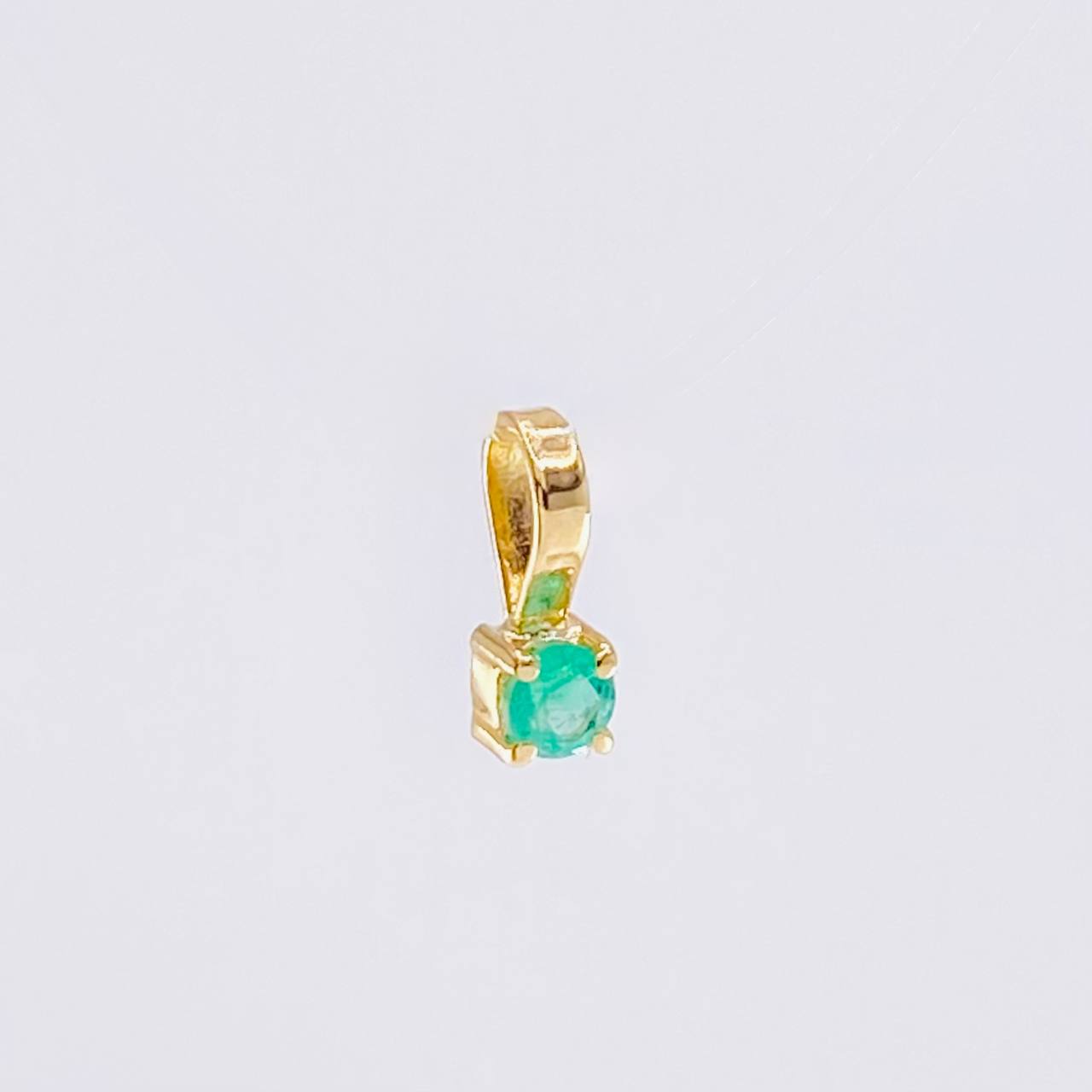 Dije Cuatro Garras Esmeralda 6 Pts 0.15 g / 1/4 in Oro Amarillo 18K