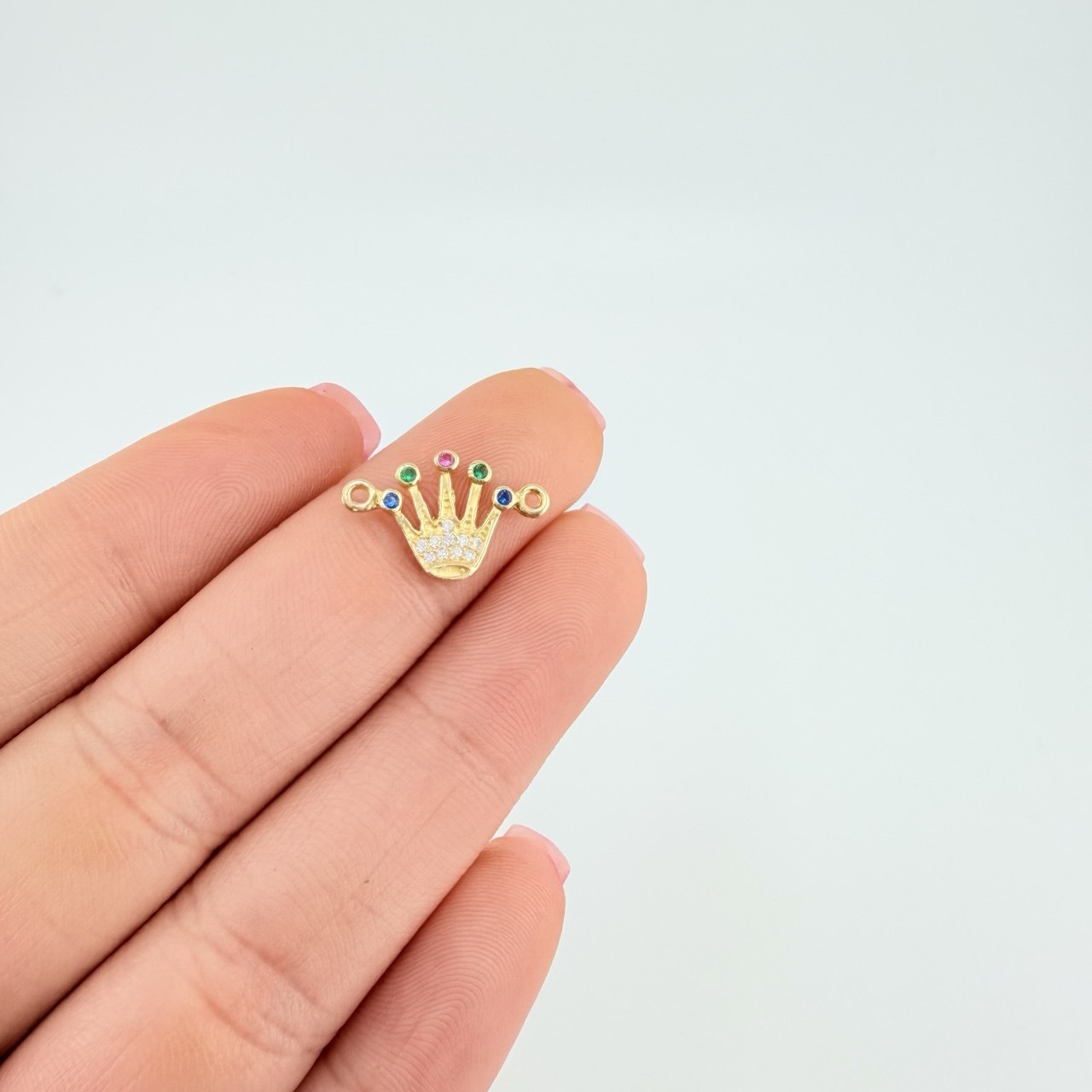 Dije Corona 0.85 g / 3/4 in Oro Amarillo 18K