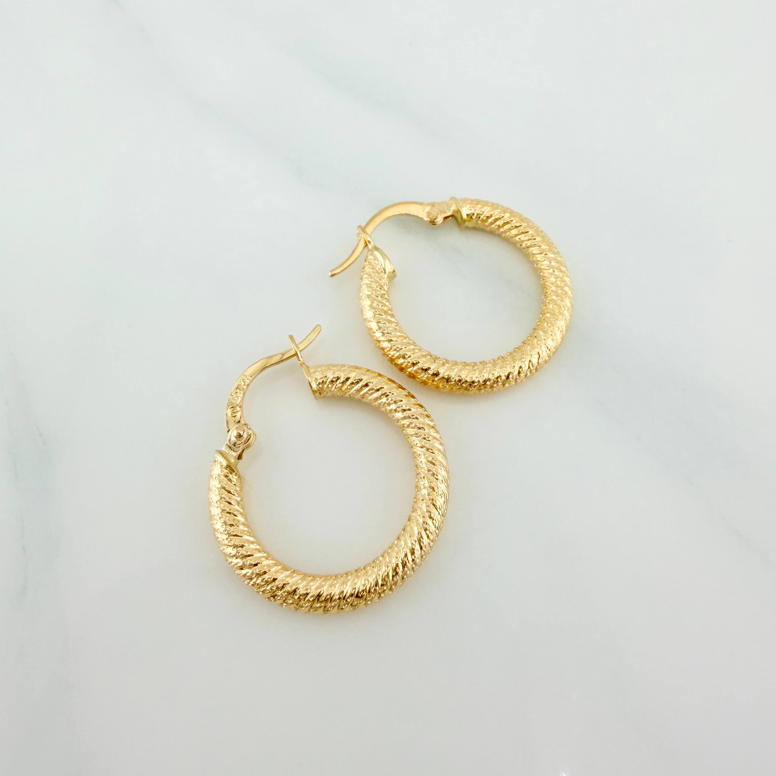 Candongas Niky 2.1 g / 3/4 in Oro Amarillo 18K