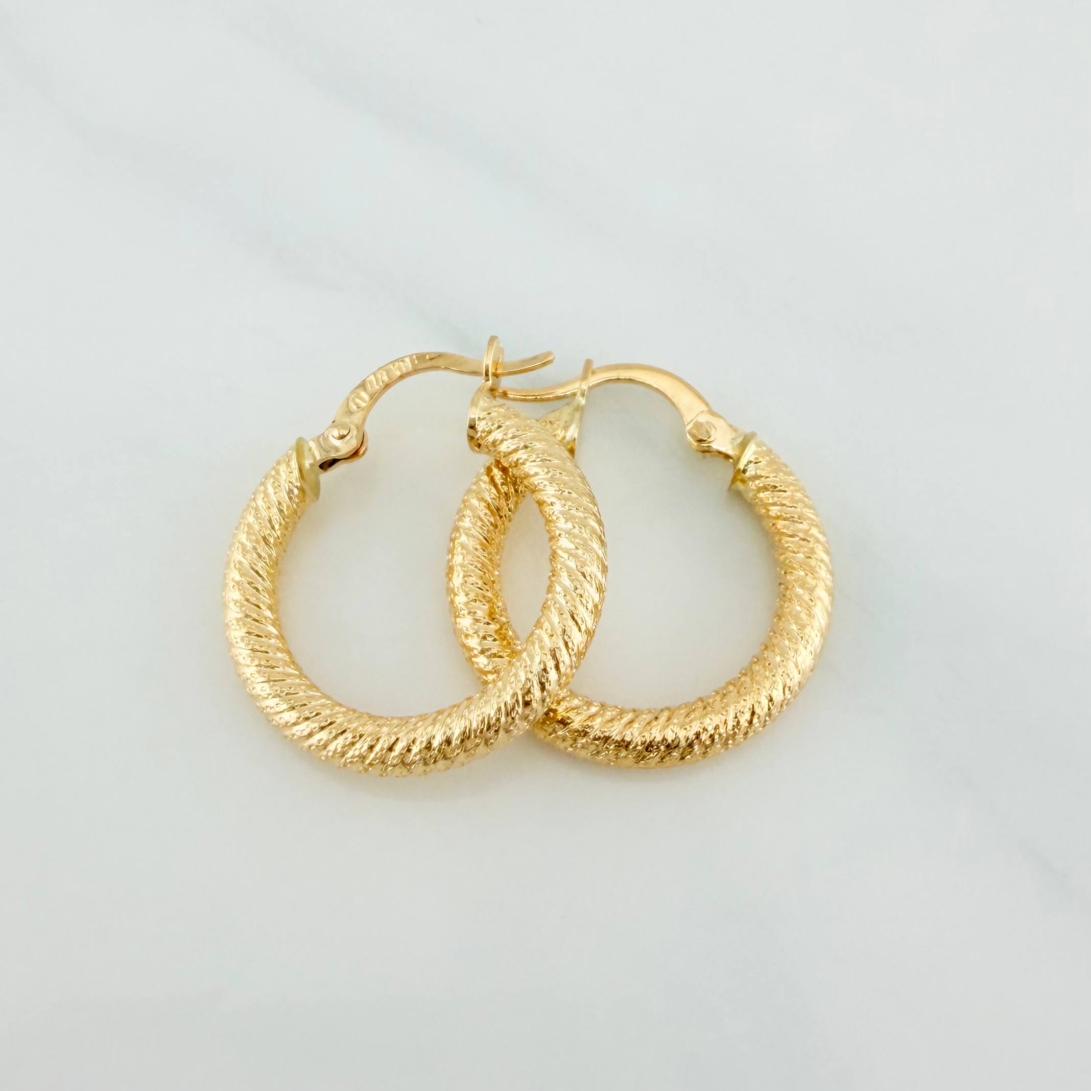 Candongas Niky 2.1 g / 3/4 in Oro Amarillo 18K