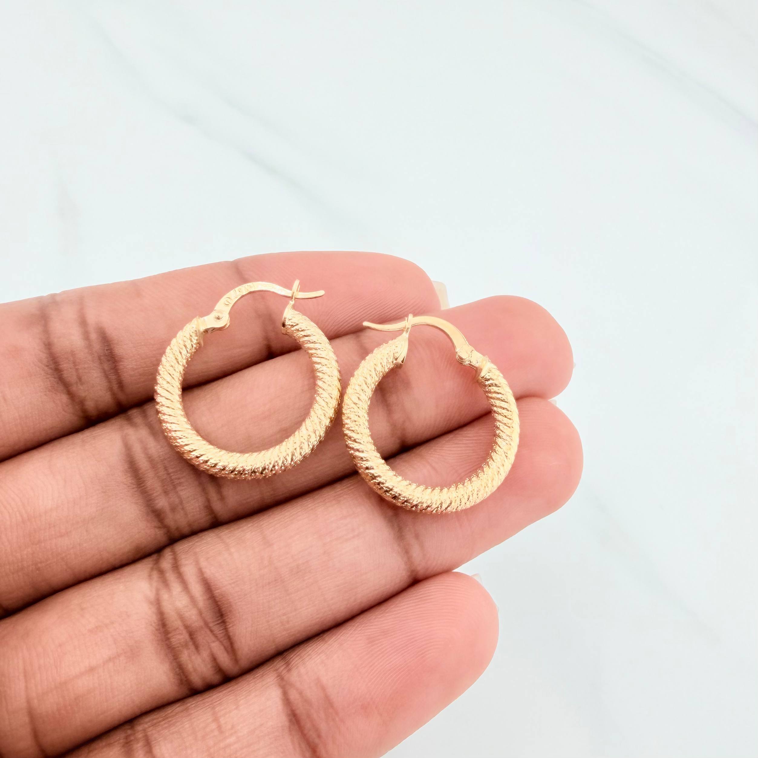 Candongas Niky 2.1 g / 3/4 in Oro Amarillo 18K