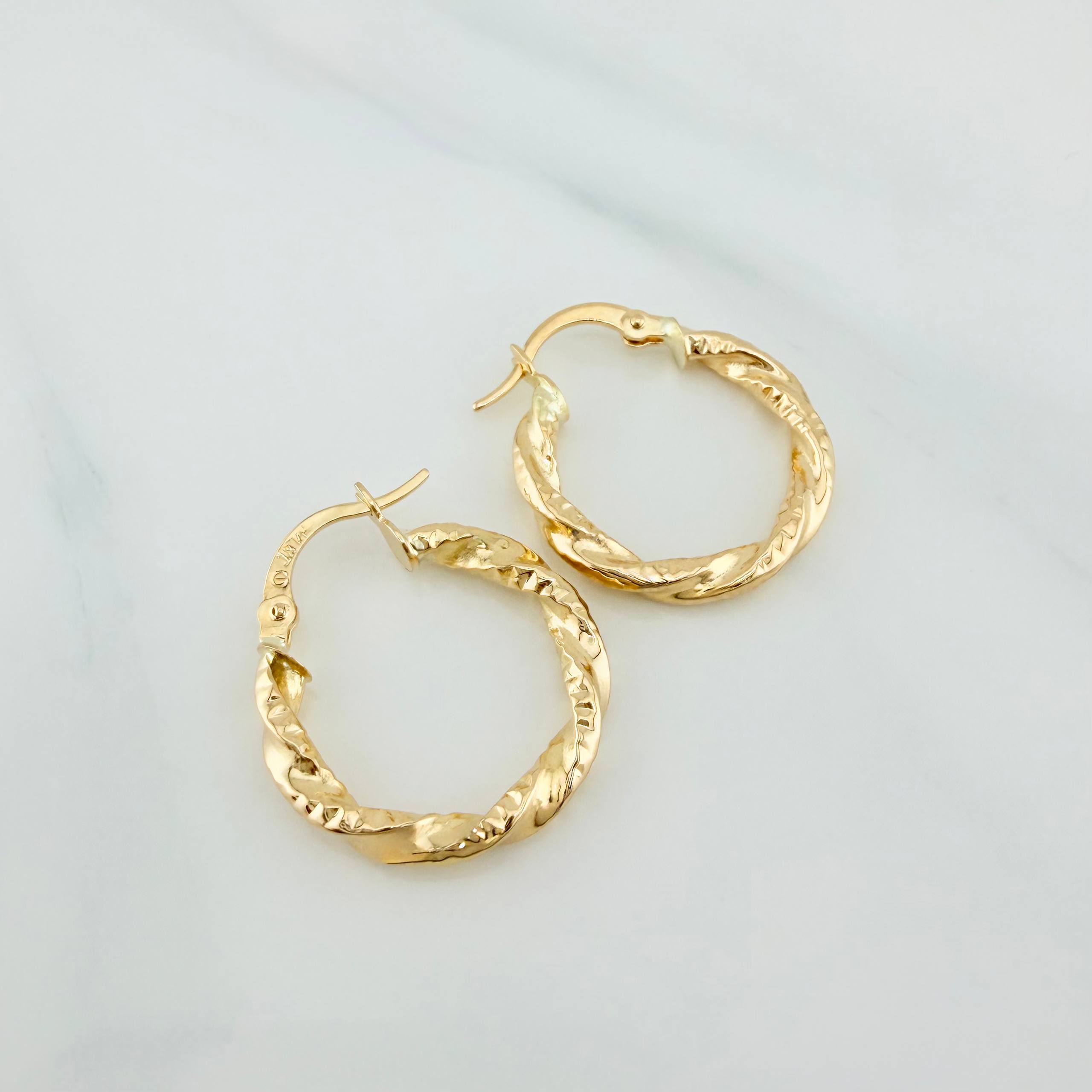 Candongas Jiah 1.9 g / 3/4 in Oro Amarillo 18K