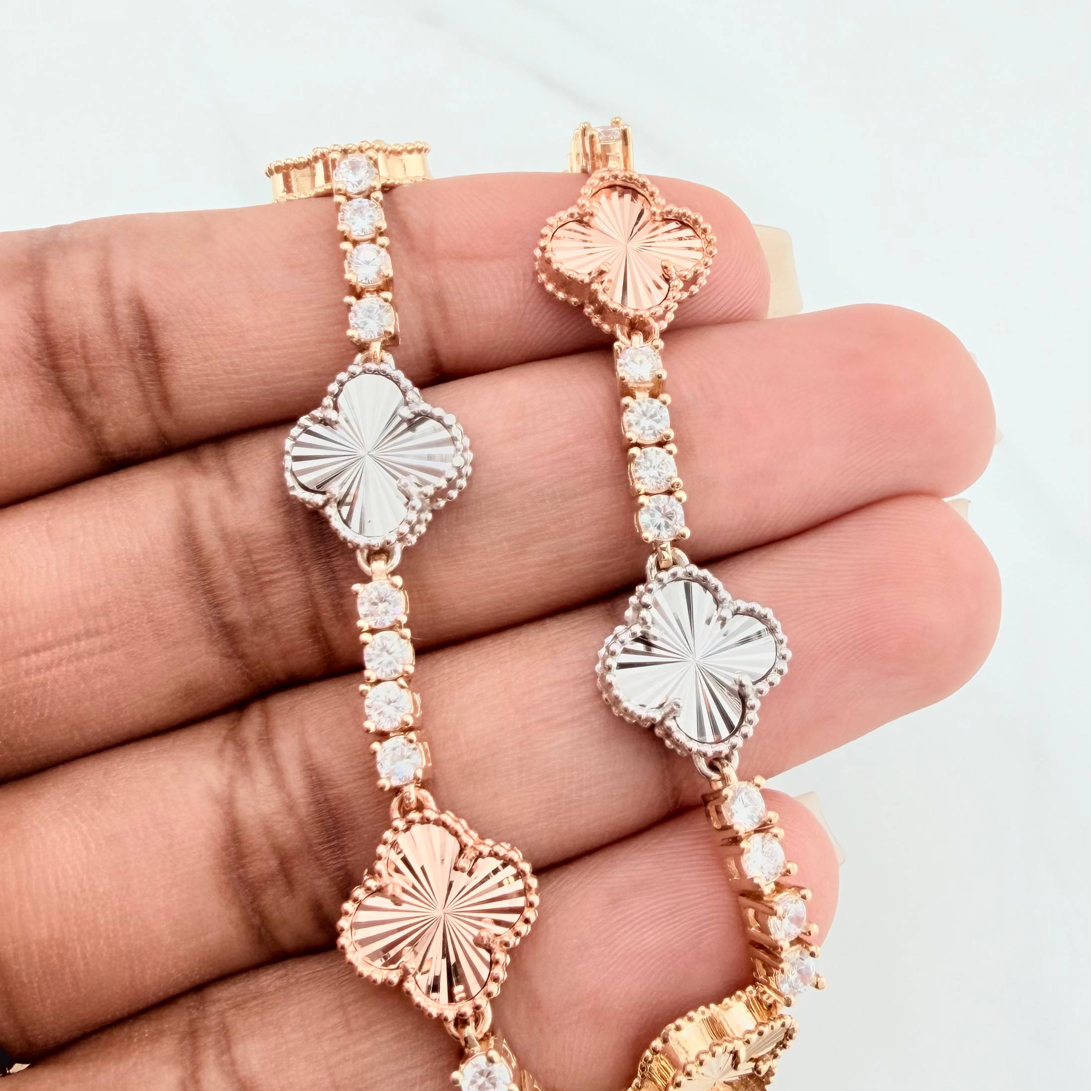 Tennis Bracelet Clover 15.45 g / 7 1/2 in / 2.9 mm Three Golds 18K
