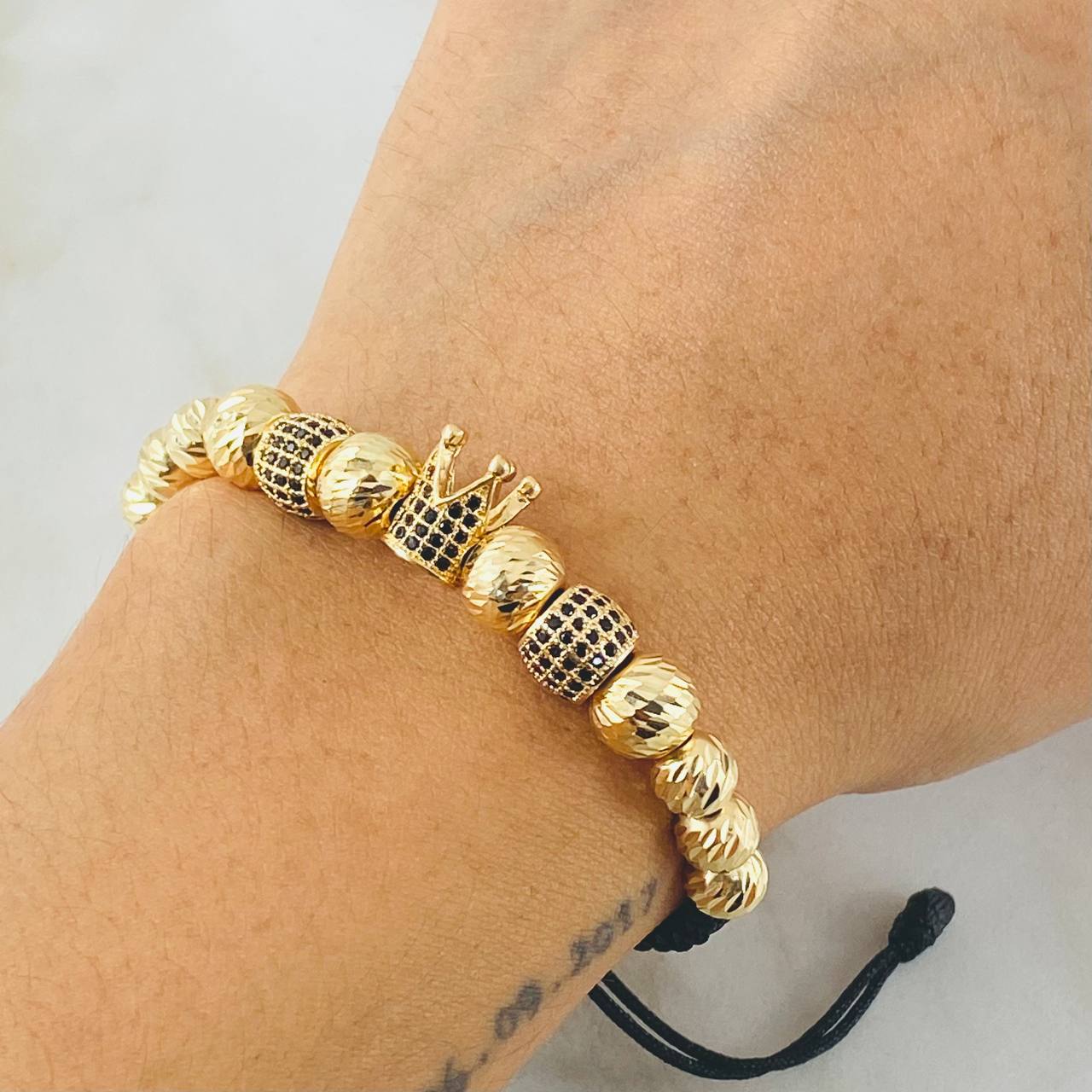 Black Bracelet Charm Crown 7.4gr / 18K Yellow Gold ©