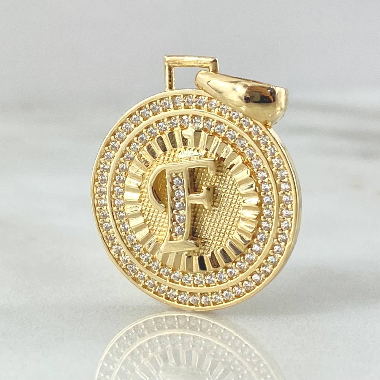 Dije Medalla Letra F 4.55g / 1 1/4 in Oro Amarillo 18K