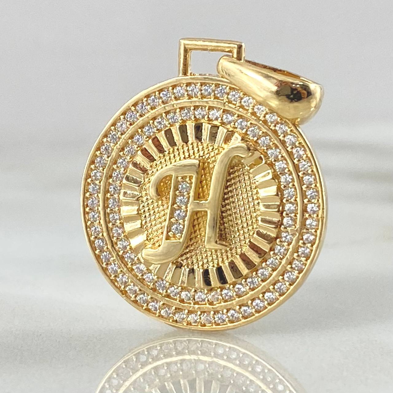 Dije Medalla Letra H 4.95gr / 1 1/4 in / Oro Amarillo 18K