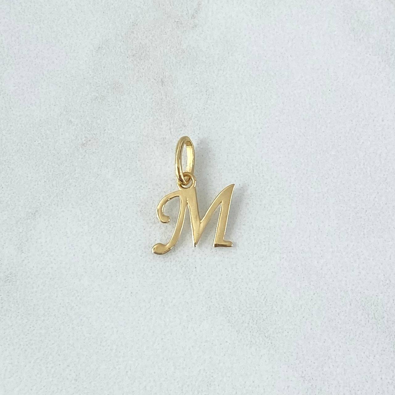 Dije Letra M Cursiva 0.5gr / 3/4 in / Oro Amarillo 18K ©