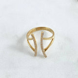 Pisces Hug Ring 3.15gr / Size 6 1/2 / White Zircons 18K Yellow Gold