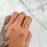 Pisces Hug Ring 3.15gr / Size 6 1/2 / White Zircons 18K Yellow Gold