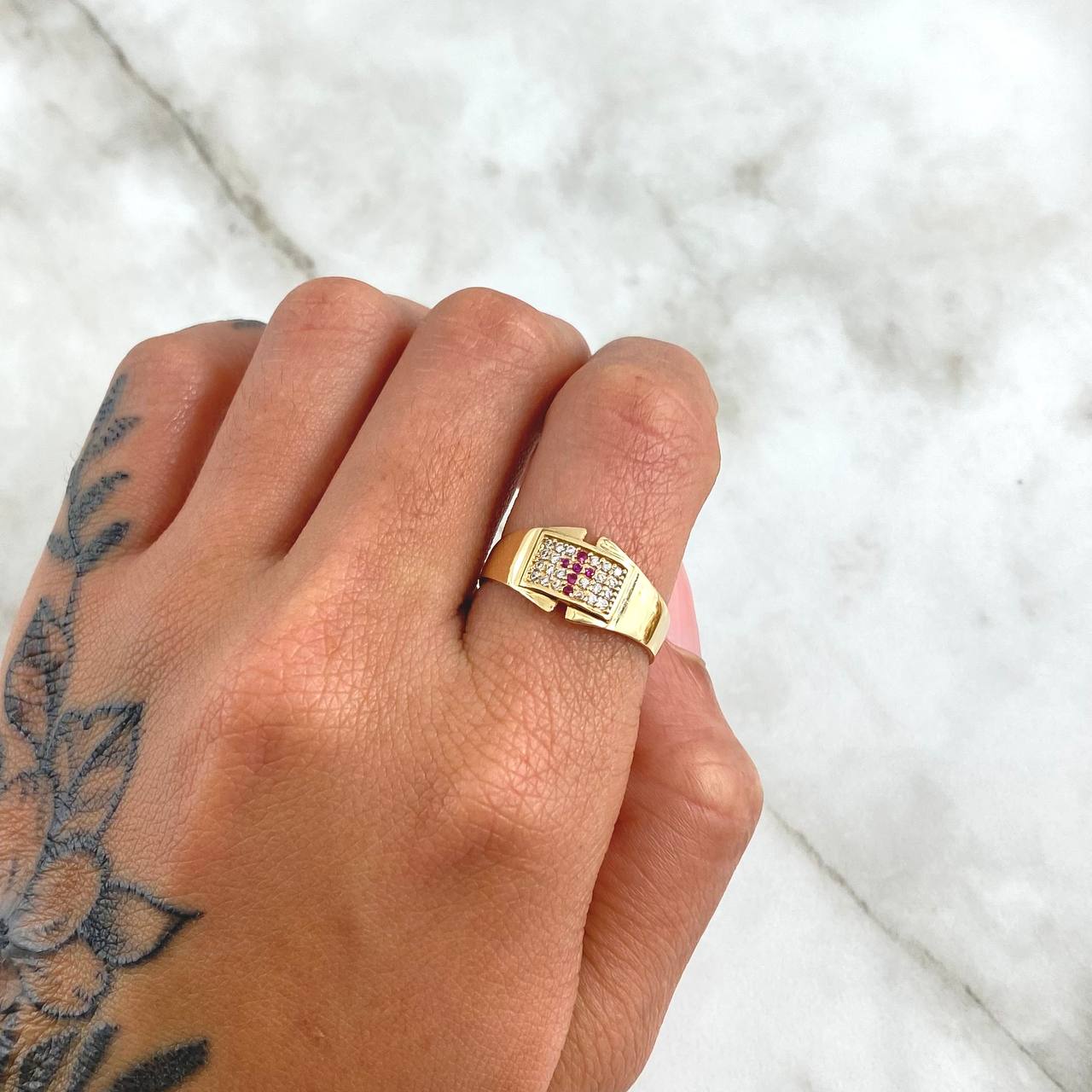 Thick Square Cross Ring 3.35gr / Size 7 1/2 / White Fuchsia Zircons 18K Yellow Gold