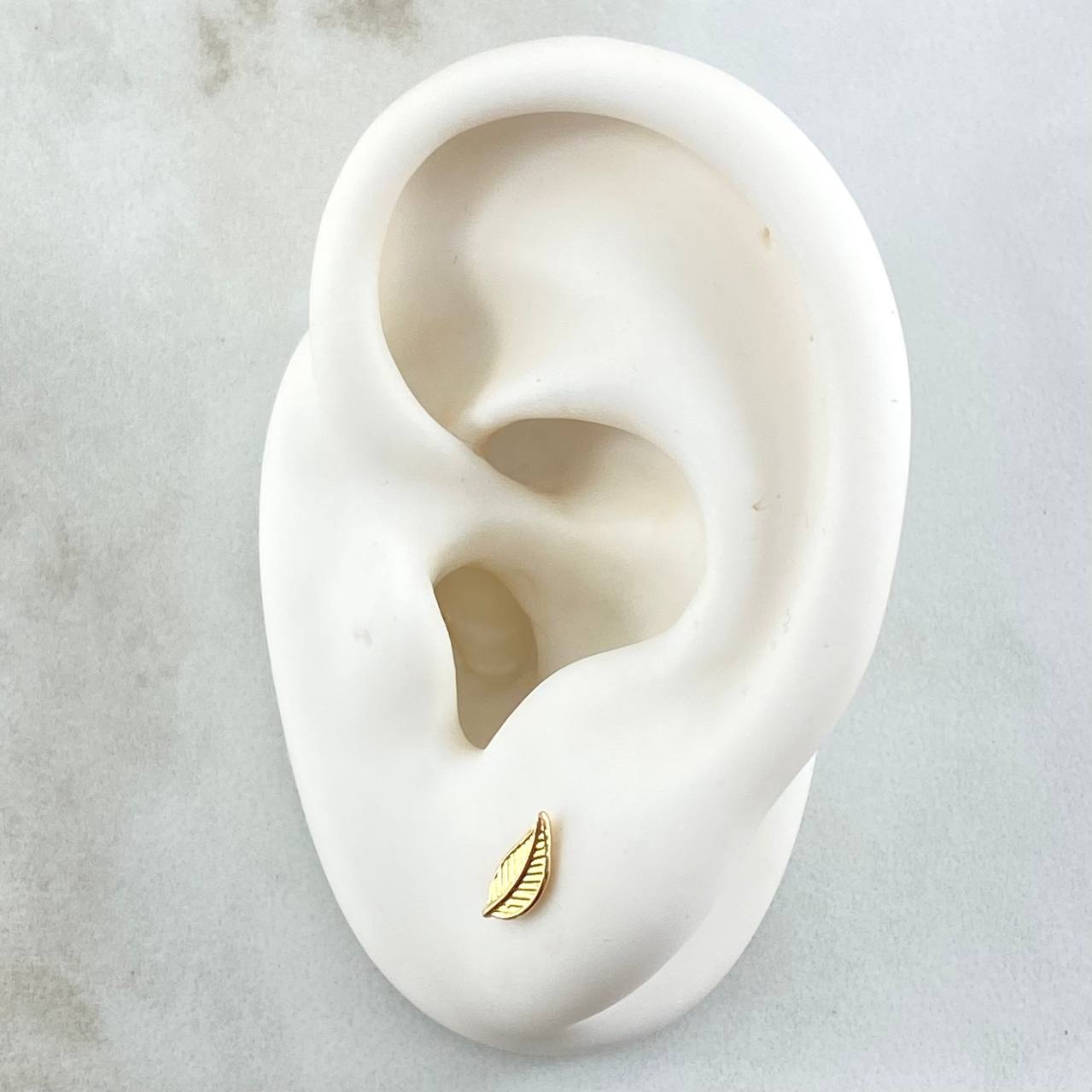 Stud Earrings Leaf 0.75gr / 18K Gold ©