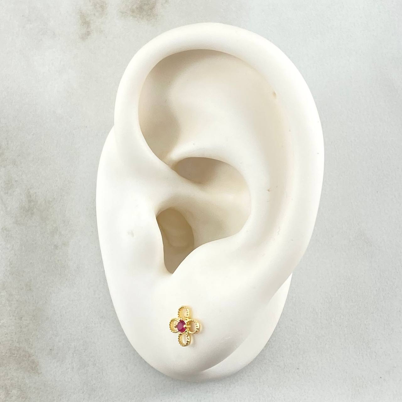 Topos Flor Cuatro Petalos 0.65gr / 5.6mm Circon Fucsia Oro Amarillo 18K
