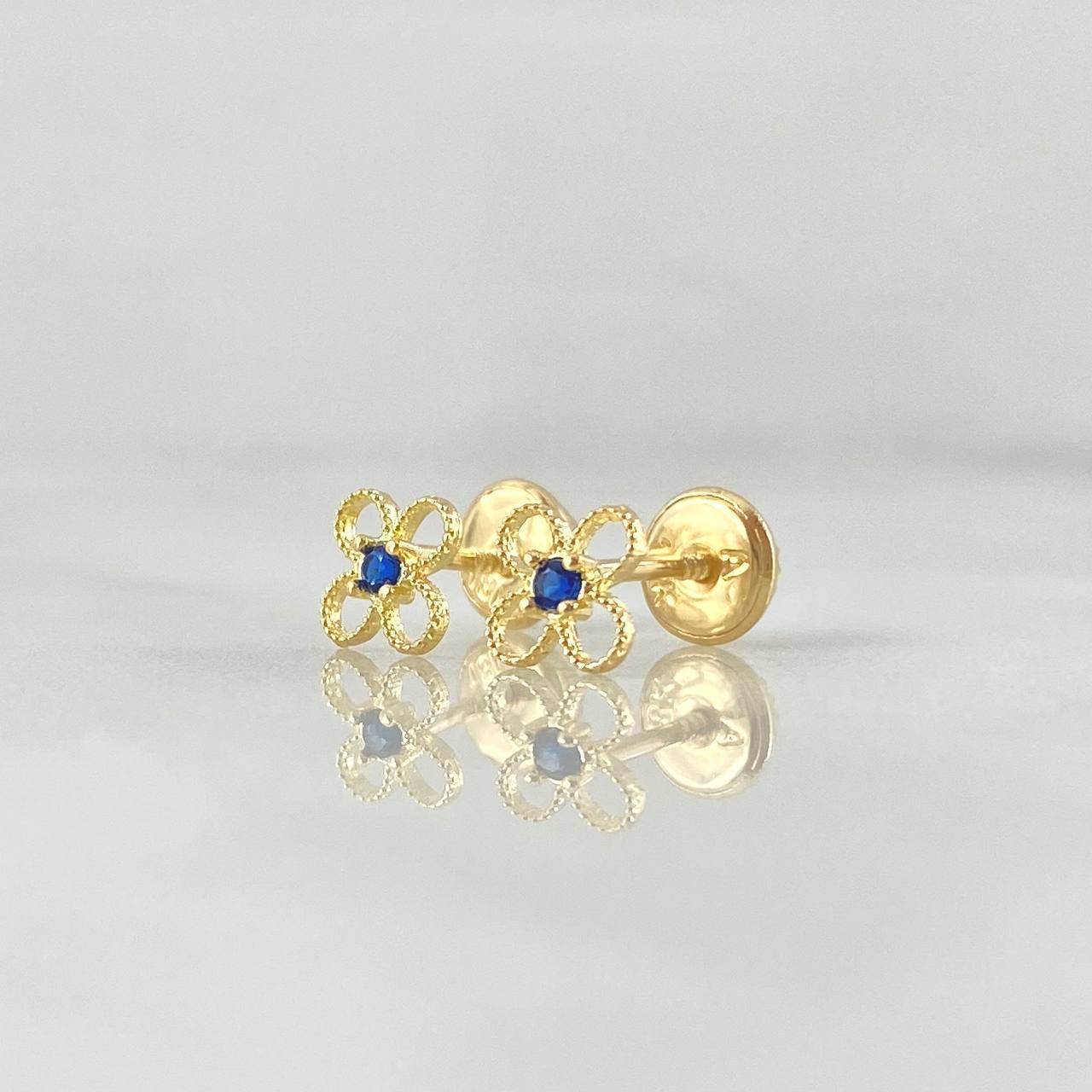 Stud Earrings Flower Four Petals 0.7gr / 5.6mm Blue Zircon Yellow Gold 18K