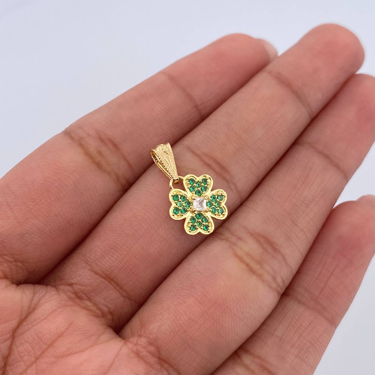 Dije Flor 0.85gr / 1.7cm / Circones Verdes Blanco Oro Amarillo 18K &