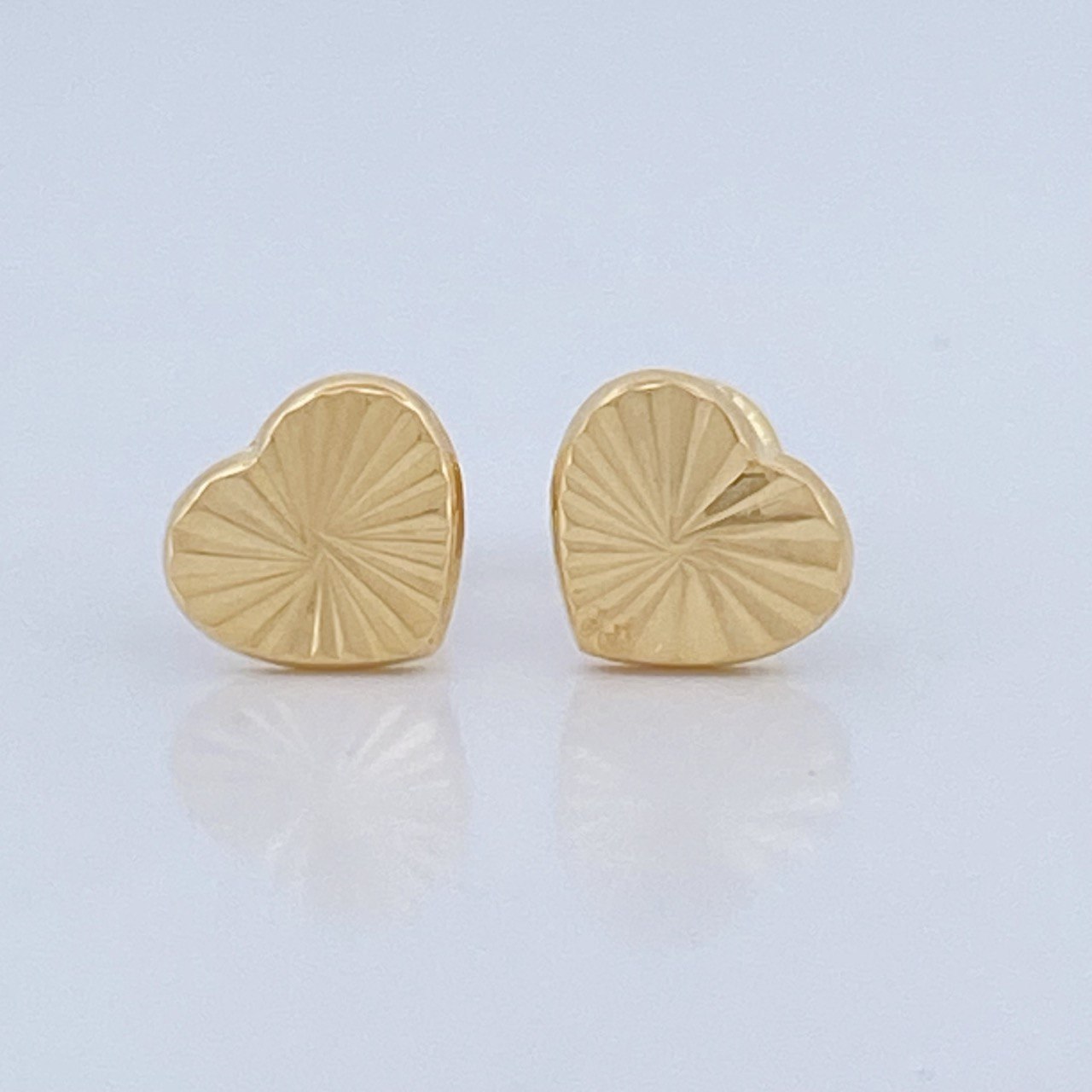 Stud Earrings Heart 0.75gr / 18K Yellow Gold &