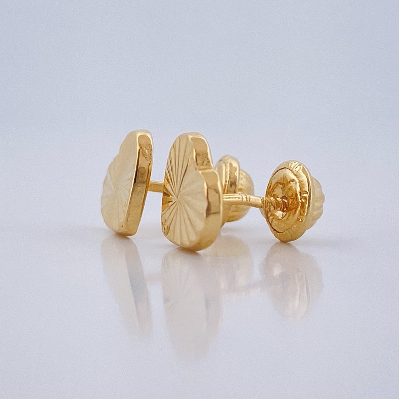 Stud Earrings Heart 0.7gr / 18K Yellow Gold &