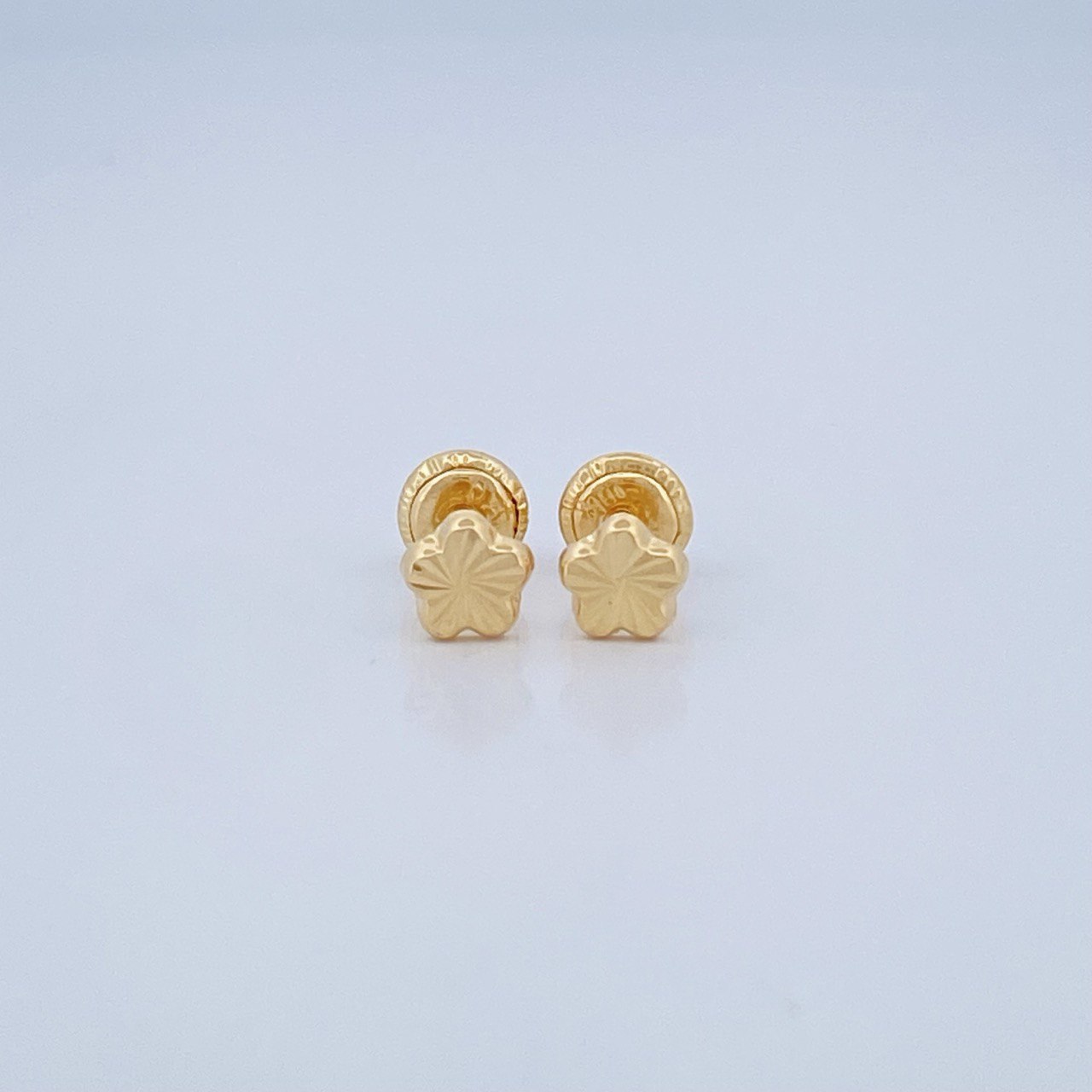 Stud Earrings Clover 0.5gr / 18K Yellow Gold &