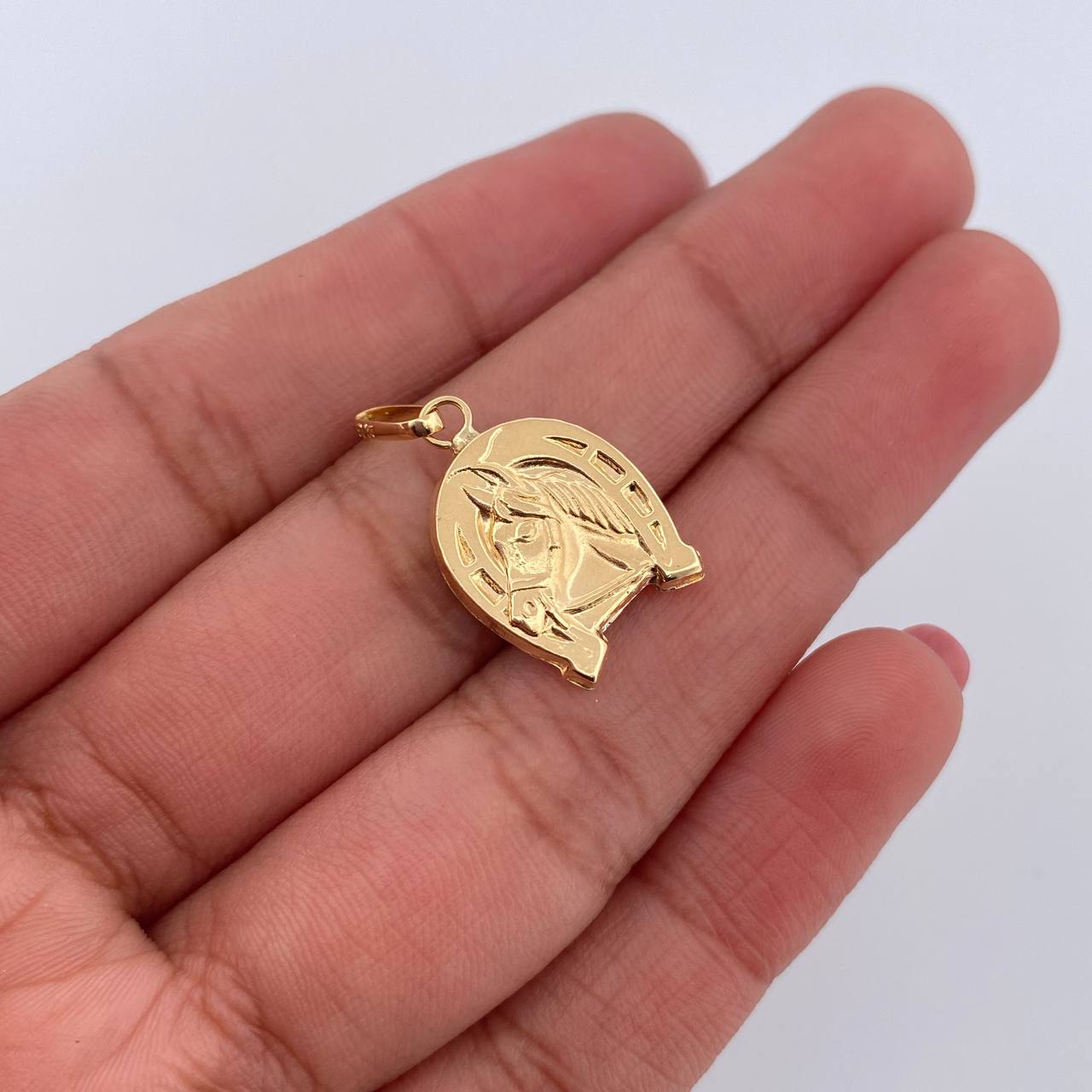 Horseshoe Horse Pendant 1.1gr / 2.5cm / 18K Yellow Gold &