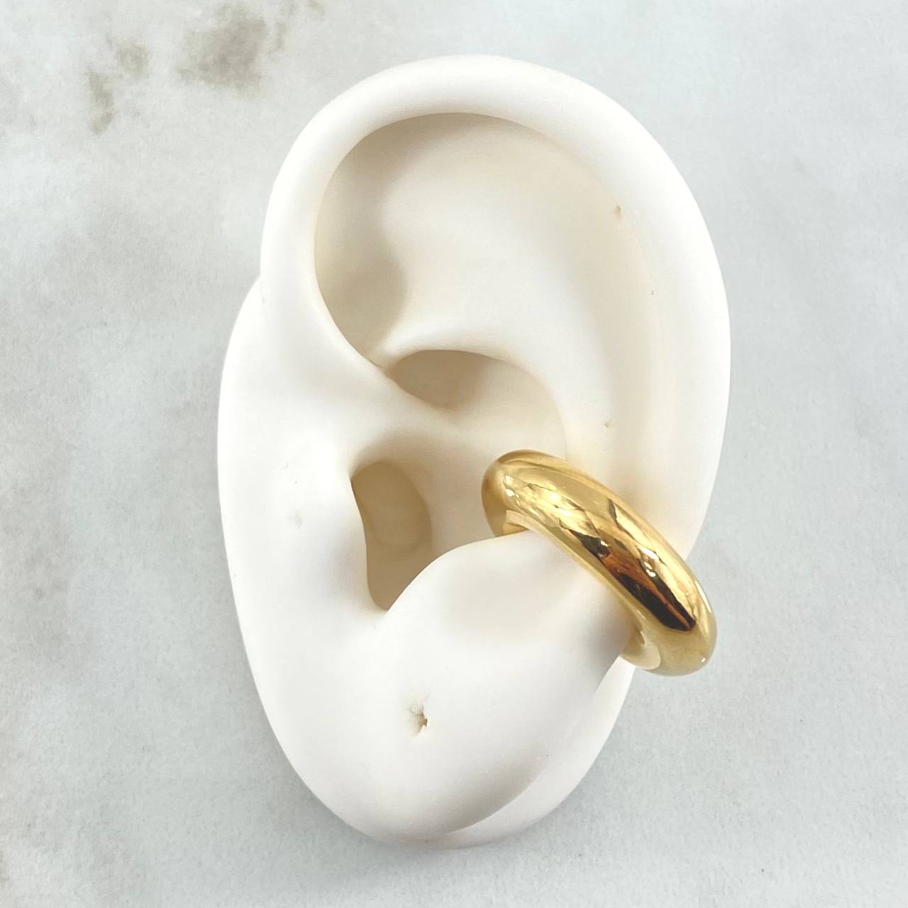 Piercing Earcuff Liso 1.7gr / 5.6mm Oro Amarillo +4 18K (Joya) ©