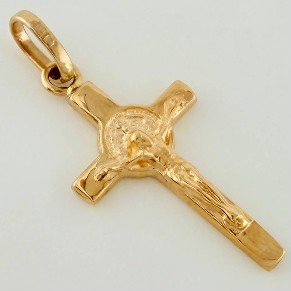 Dije Cruz Cristo San Benito 1.5gr / 1 in / Oro Amarillo 18K %