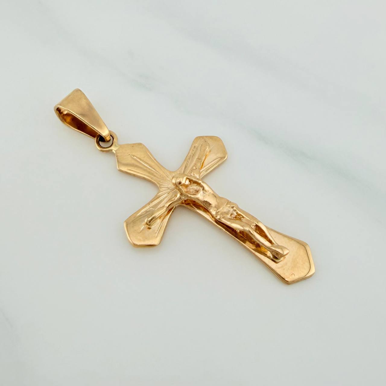 Dije Cruz Cristo 2.75gr / 1 1/2 in / Oro Amarillo 18K %