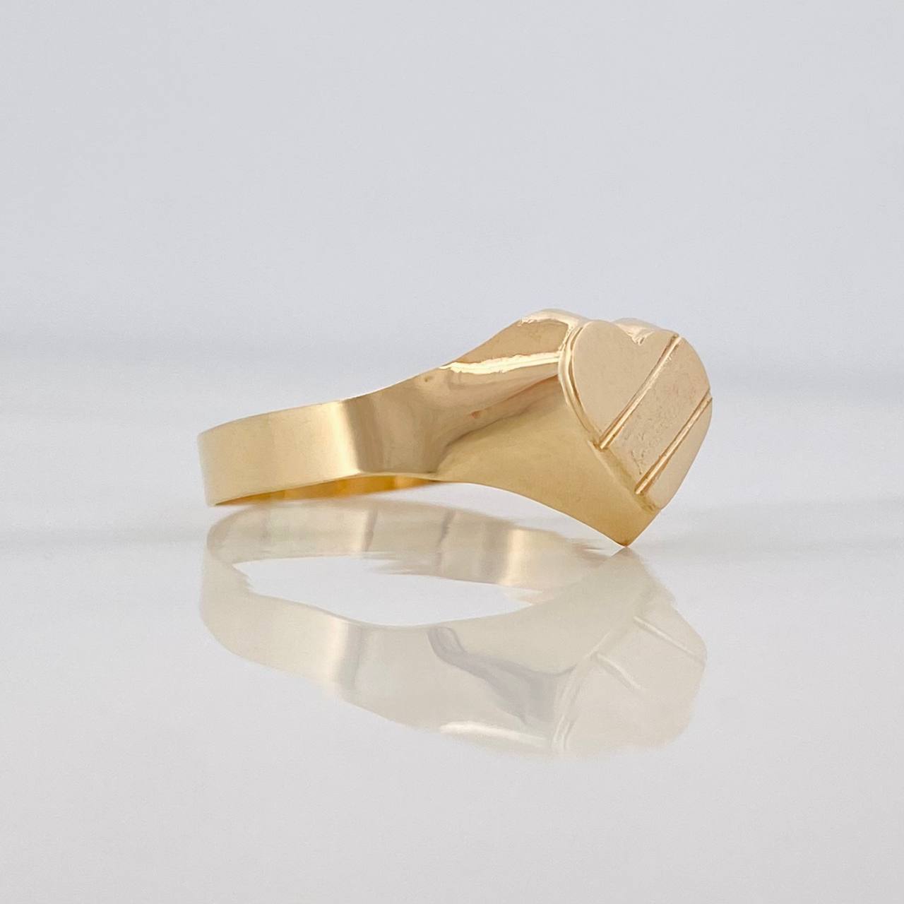 Anillo Sello Corazon 1.6g / T8 1/4 Oro Amarillo 18K