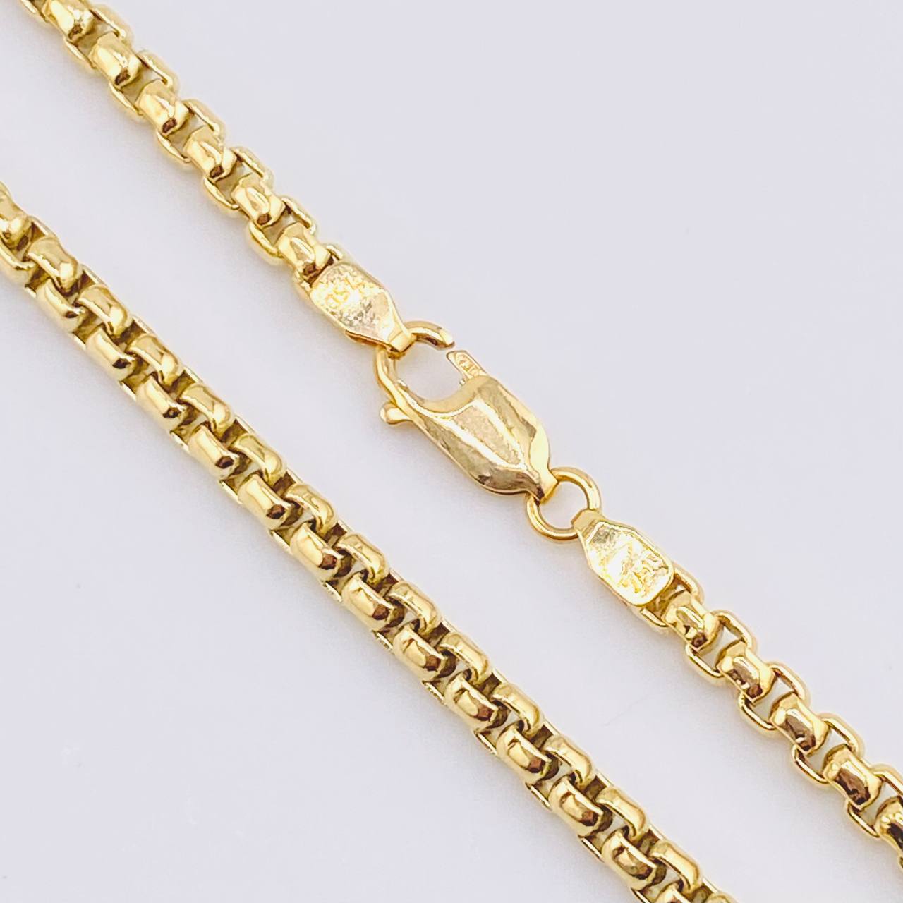 Cadena Veneciana 57.4gr / 23 1/2 in / 3.9mm Oro Amarillo +3 18K *