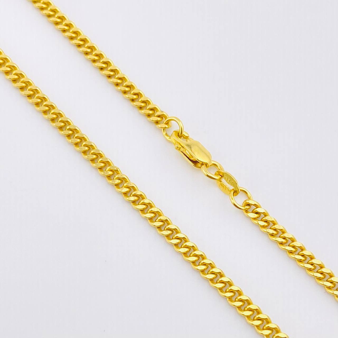 Cadena Cubana 13.2gr / 17 3/4 in / 2.8mm Oro Amarillo +1 18K *