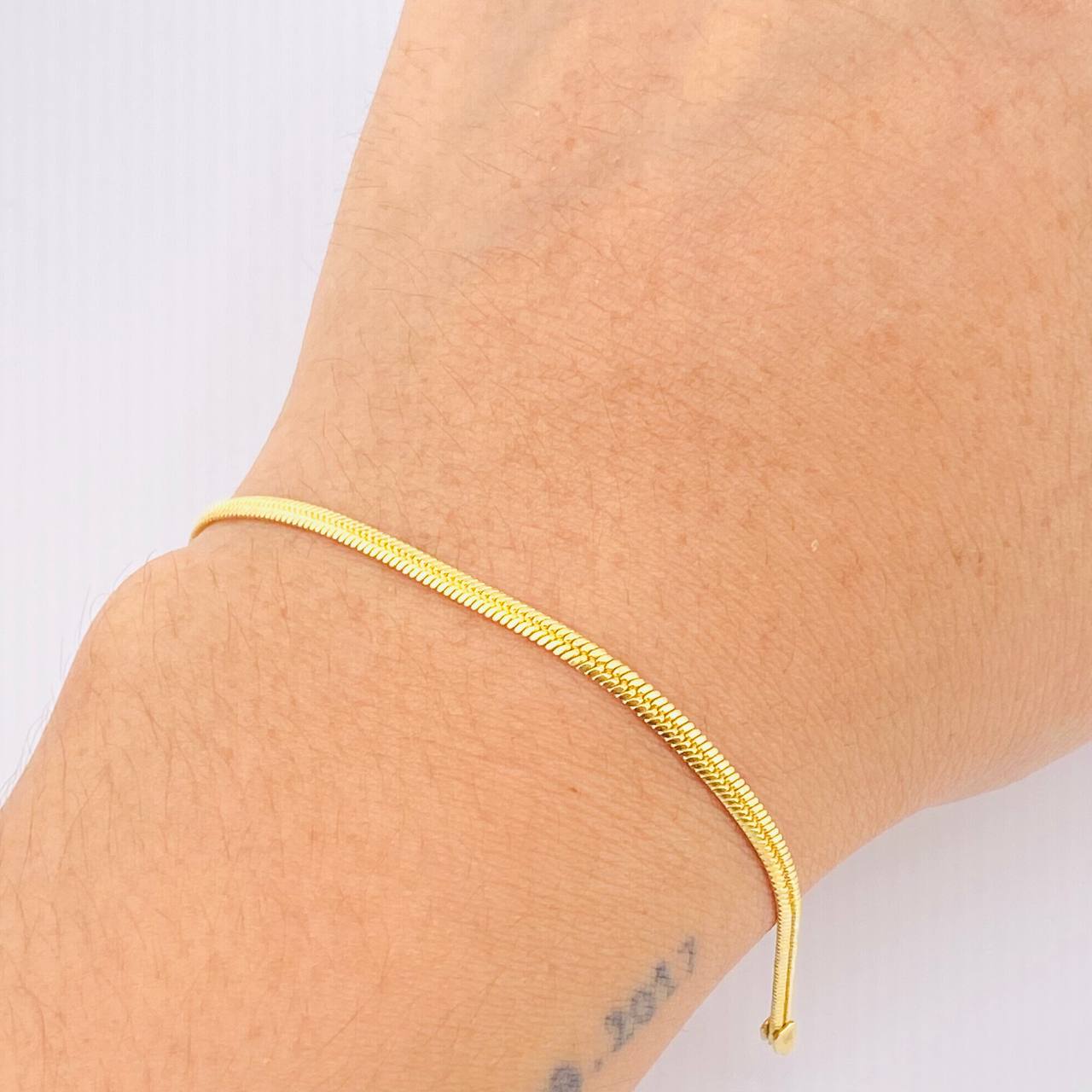 Pulso Serpiente 3.4gr / 7 1/4 in / 2.1mm Oro Amarillo +3 18K *