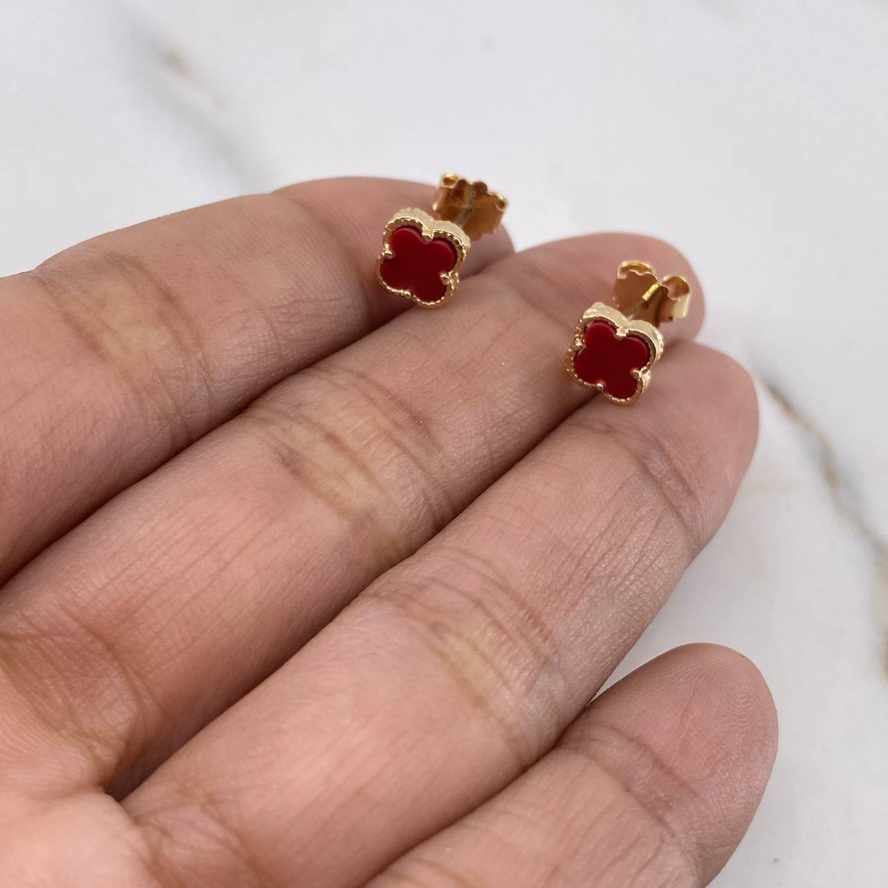 Stud Earrings Clover 1.5gr / Stone Red Yellow Gold 18K &