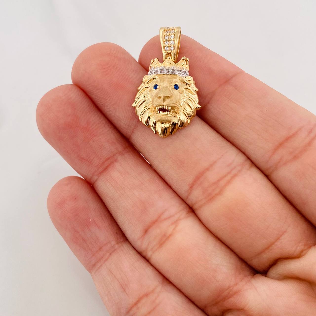Dije Dije Rostro Leon Corona 3.15g / 1 in Dos Oros Amarillo Blanco 18K