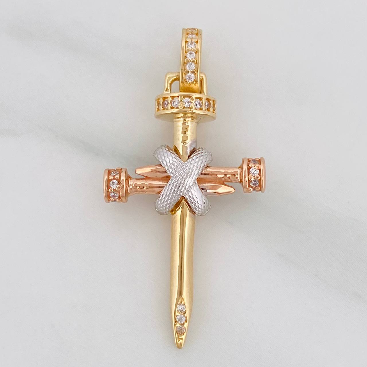 Pendant Nail Cross 3.95g / 1 1/2 in Three Golds 18K