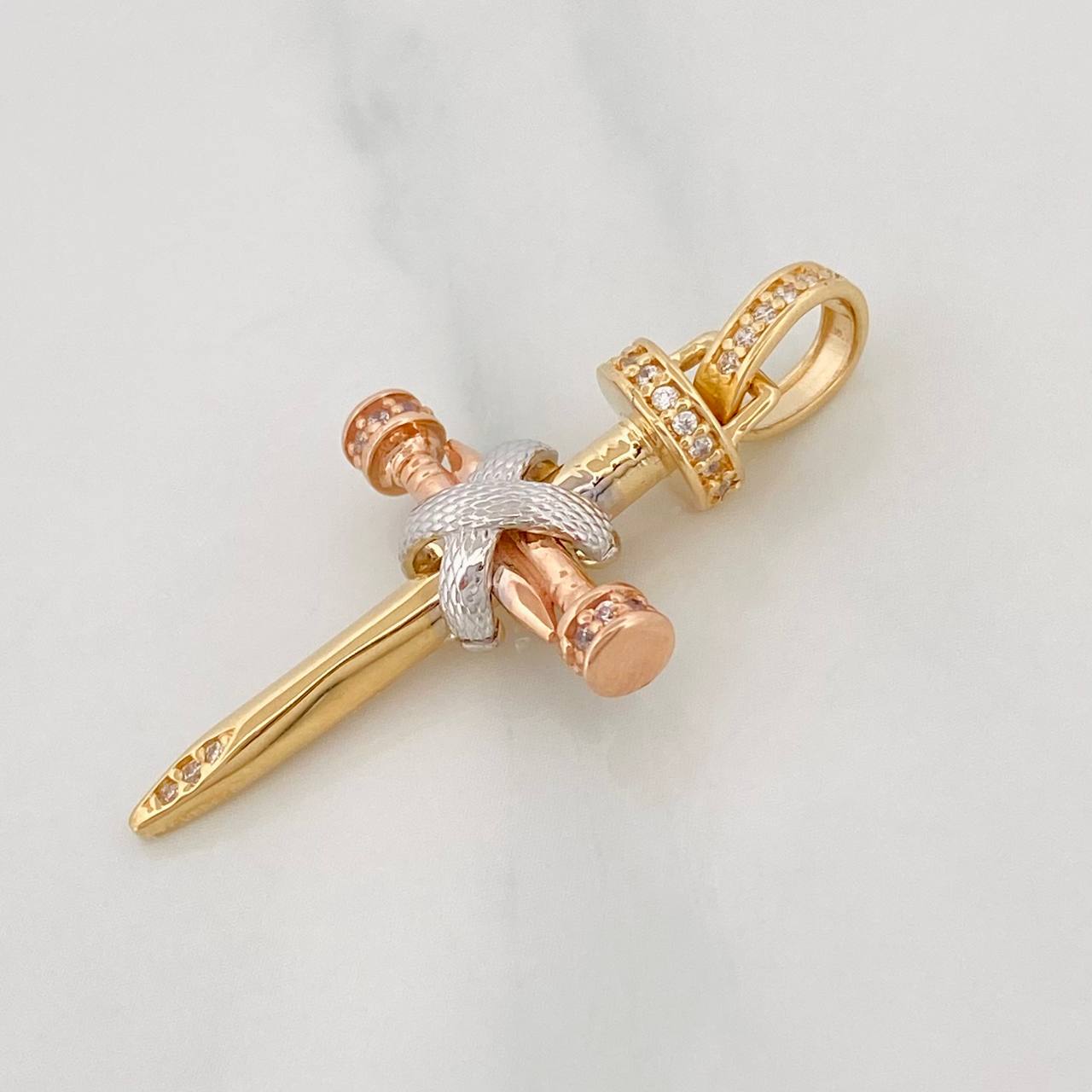 Pendant Nail Cross 3.95g / 1 1/2 in Three Golds 18K