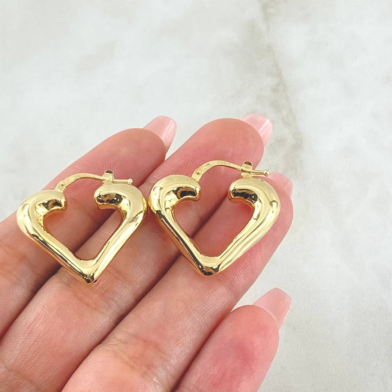 Hoop Earrings Flirty Heart Silhouette 2.85gr / 1.0in / 18K Gold +4©