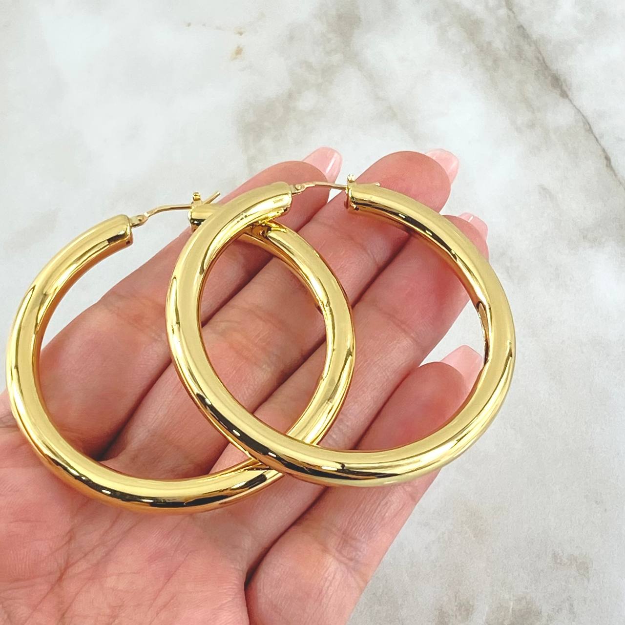 Hoop Earrings Smooth Bulky Hoop 4.85gr / 2.2in / 18K Gold +4 (Offer)