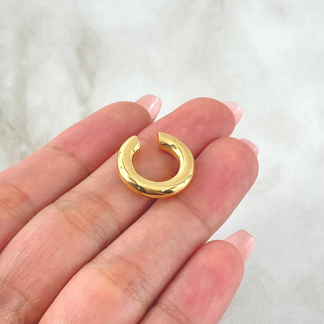 Piercing Earcuff Liso  0.95gr / 1.7cm / 3.4mm Oro Amarillo  +4 18K (Joya) ©