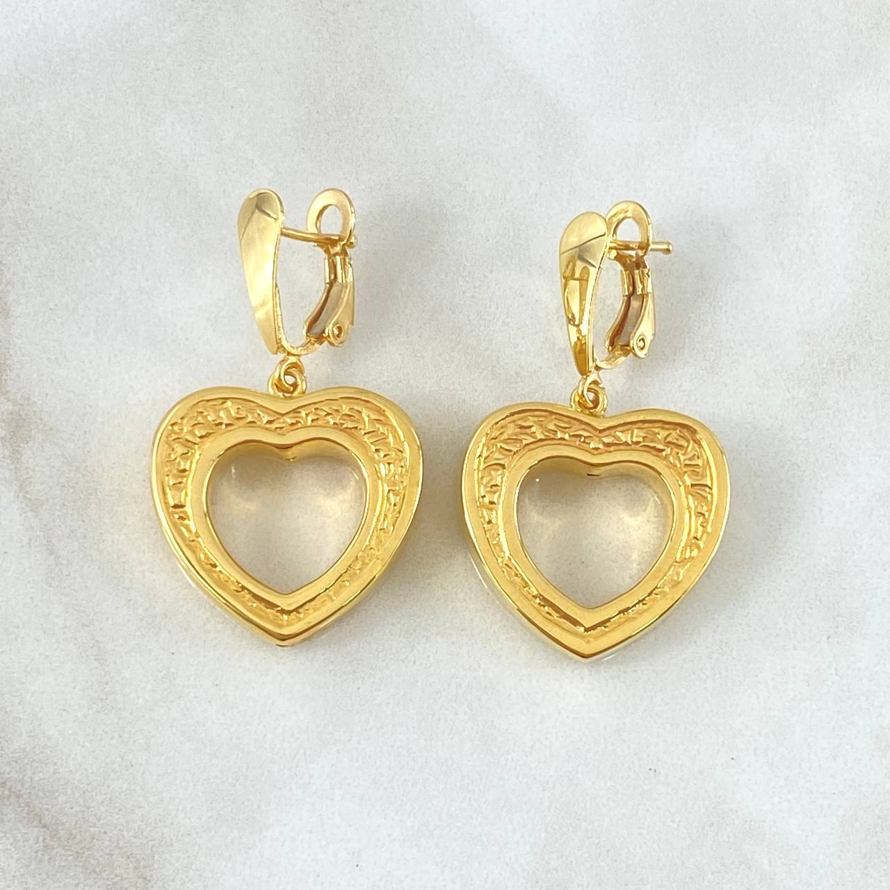 Hoop Earrings Engraved Heart Silhouette 5.9gr / 1.5in / 18K Gold +4©
